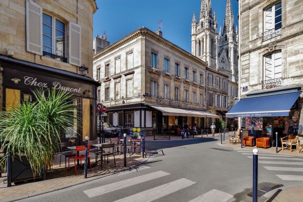 Sale Apartment Bordeaux 8 Rooms 300 m²