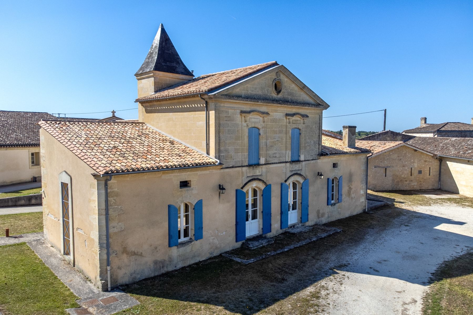 castle 10 Rooms for sale on BORDEAUX (33000)