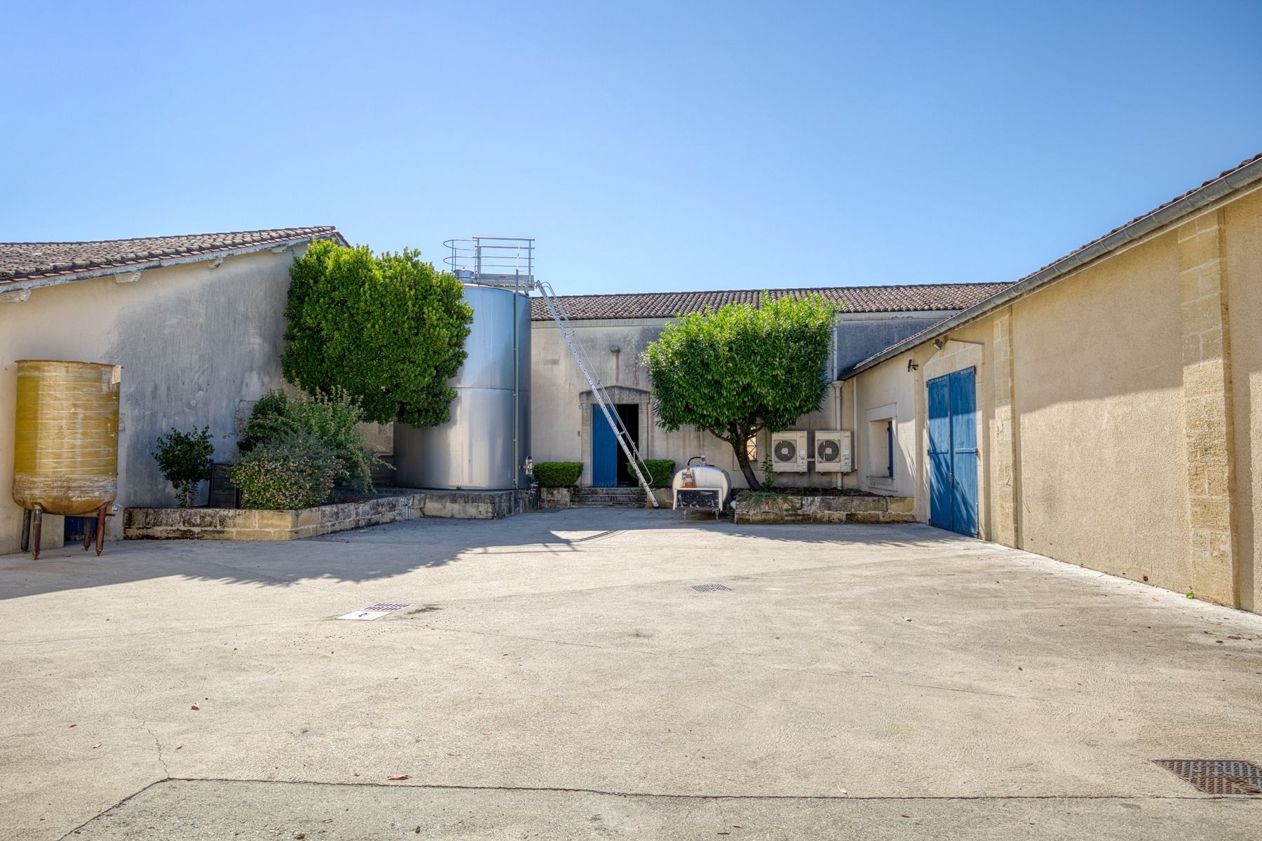 castle 10 Rooms for sale on BORDEAUX (33000)