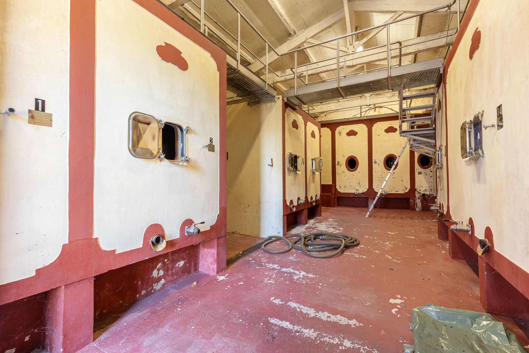 castle 10 Rooms for sale on BORDEAUX (33000)