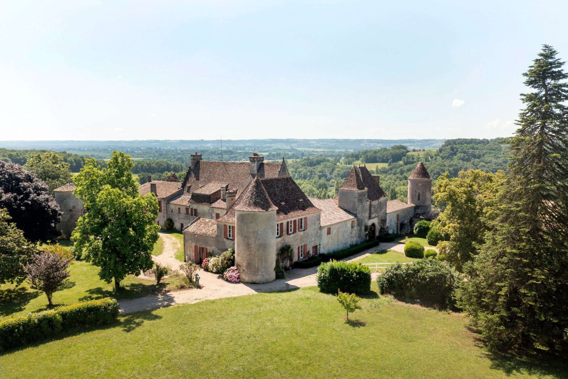castle 30 Rooms for sale on BORDEAUX (33000)