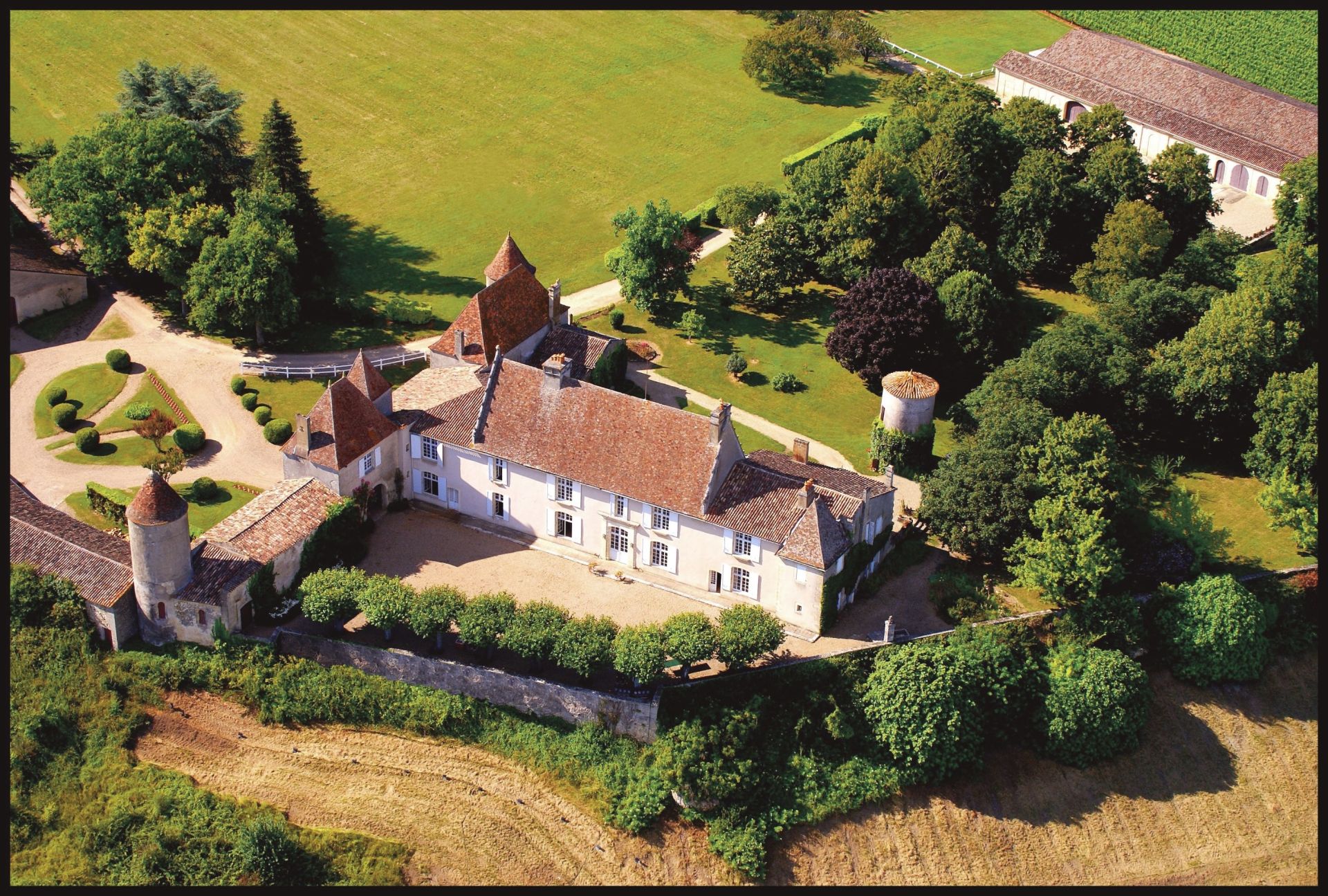 castle 30 Rooms for sale on BORDEAUX (33000)