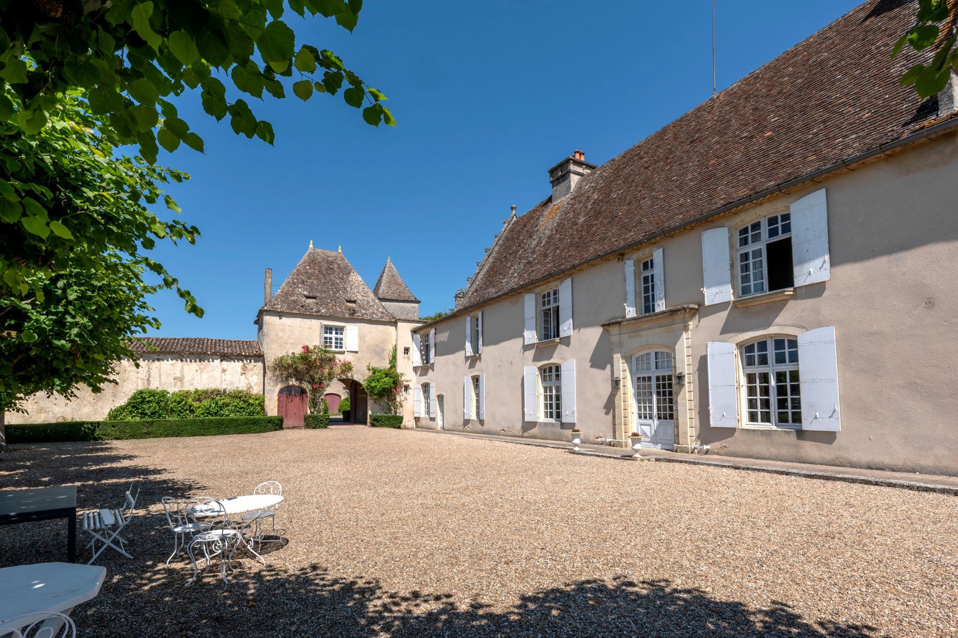 castle 30 Rooms for sale on BORDEAUX (33000)