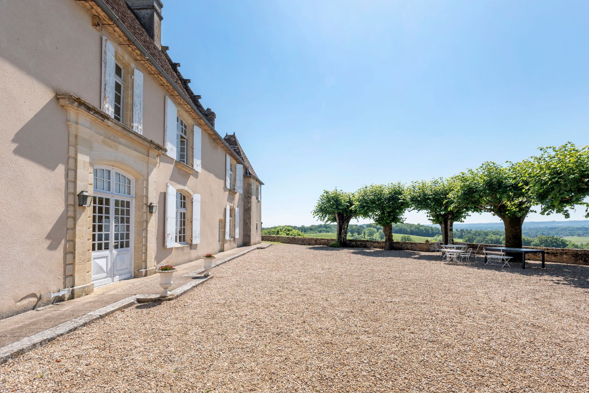 castle 30 Rooms for sale on BORDEAUX (33000)