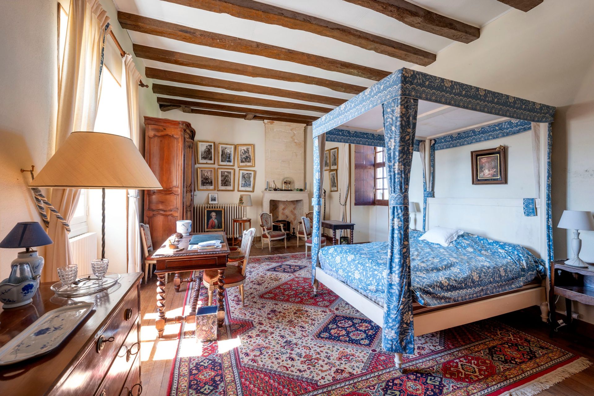 castle 30 Rooms for sale on BORDEAUX (33000)