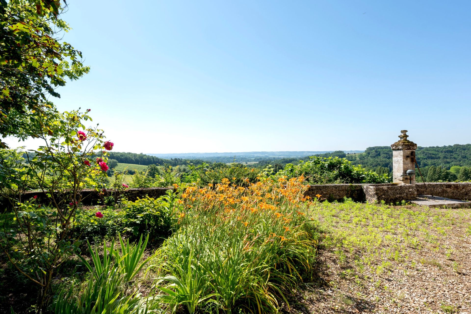 castle 30 Rooms for sale on BORDEAUX (33000)