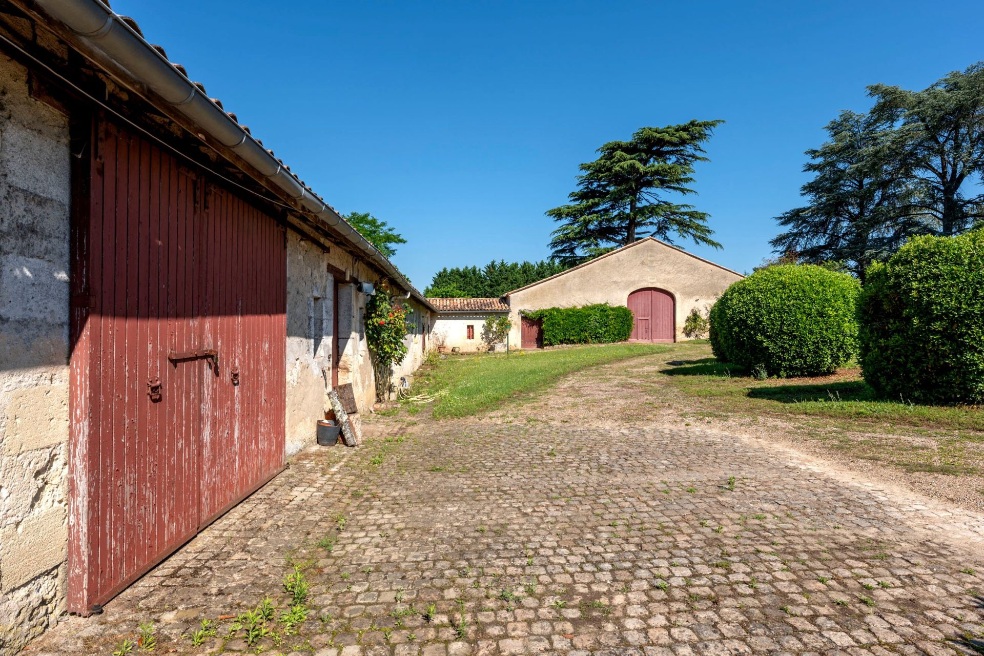 castle 30 Rooms for sale on BORDEAUX (33000)