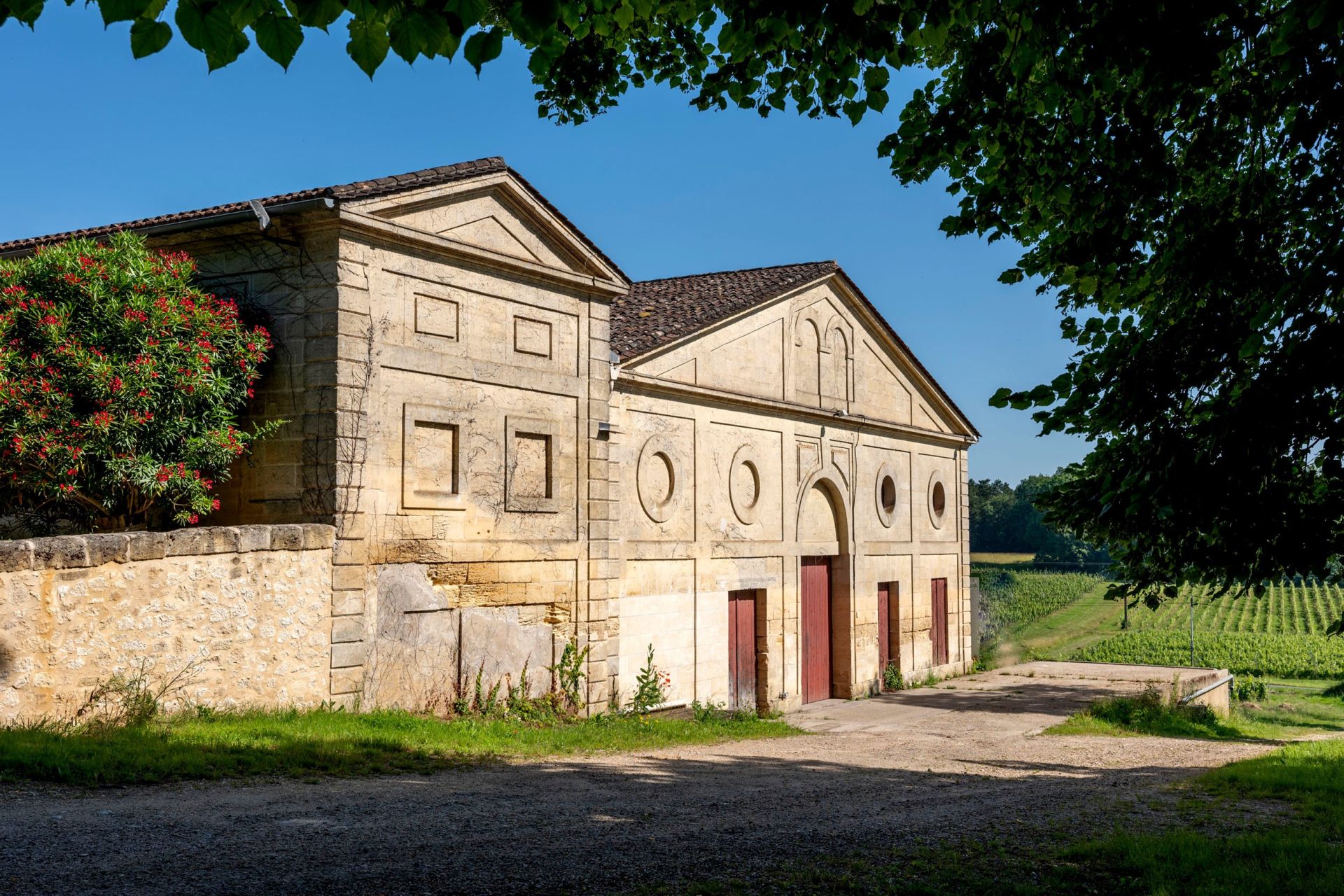 castle 30 Rooms for sale on BORDEAUX (33000)