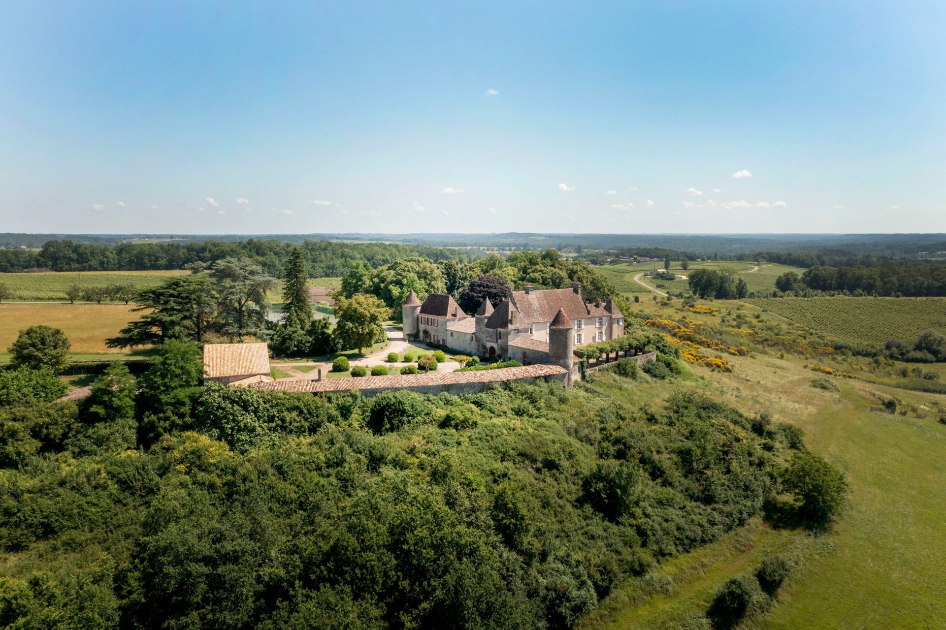 castle 30 Rooms for sale on BORDEAUX (33000)