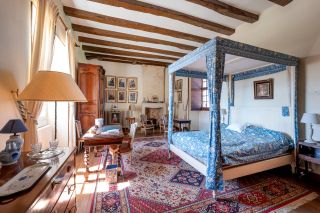 castle 30 Rooms for sale on BORDEAUX (33000)
