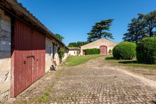 castle 30 Rooms for sale on BORDEAUX (33000)