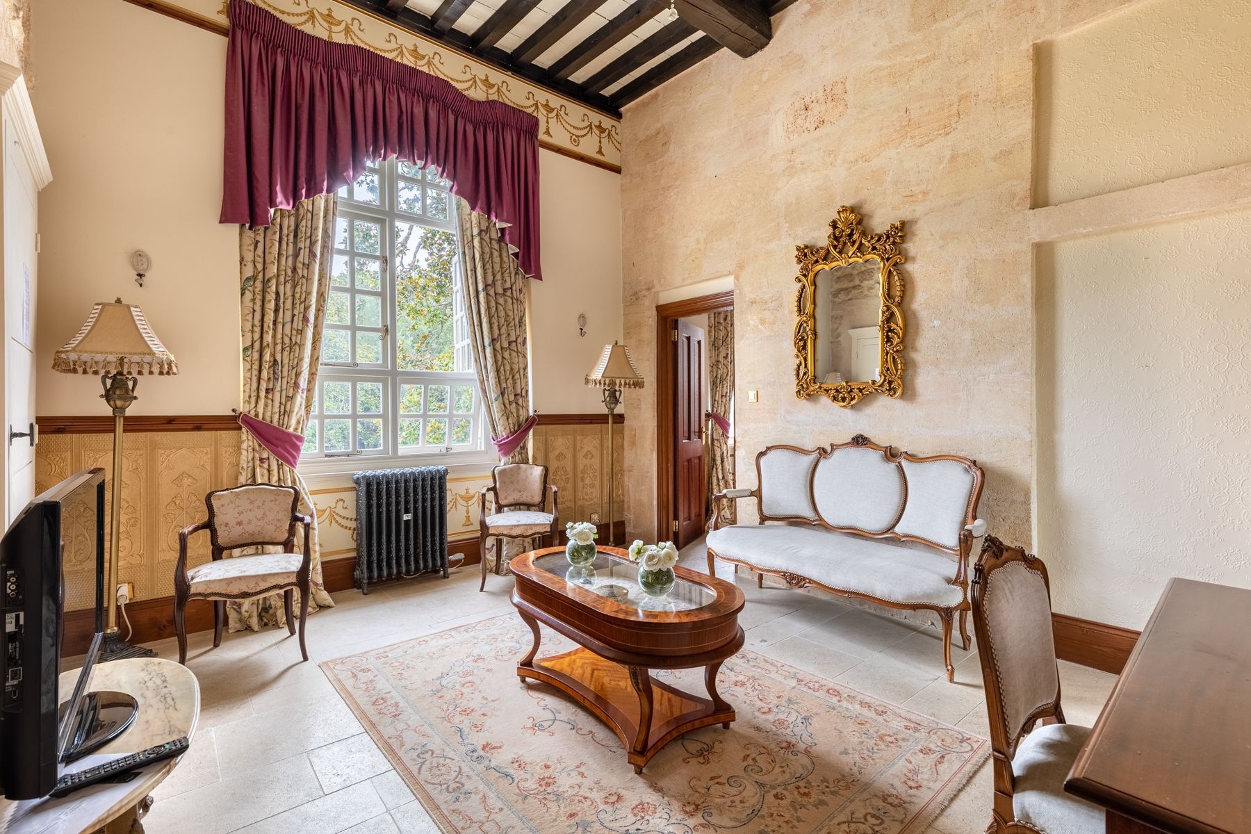wine estate 40 Rooms for sale on BORDEAUX (33000)