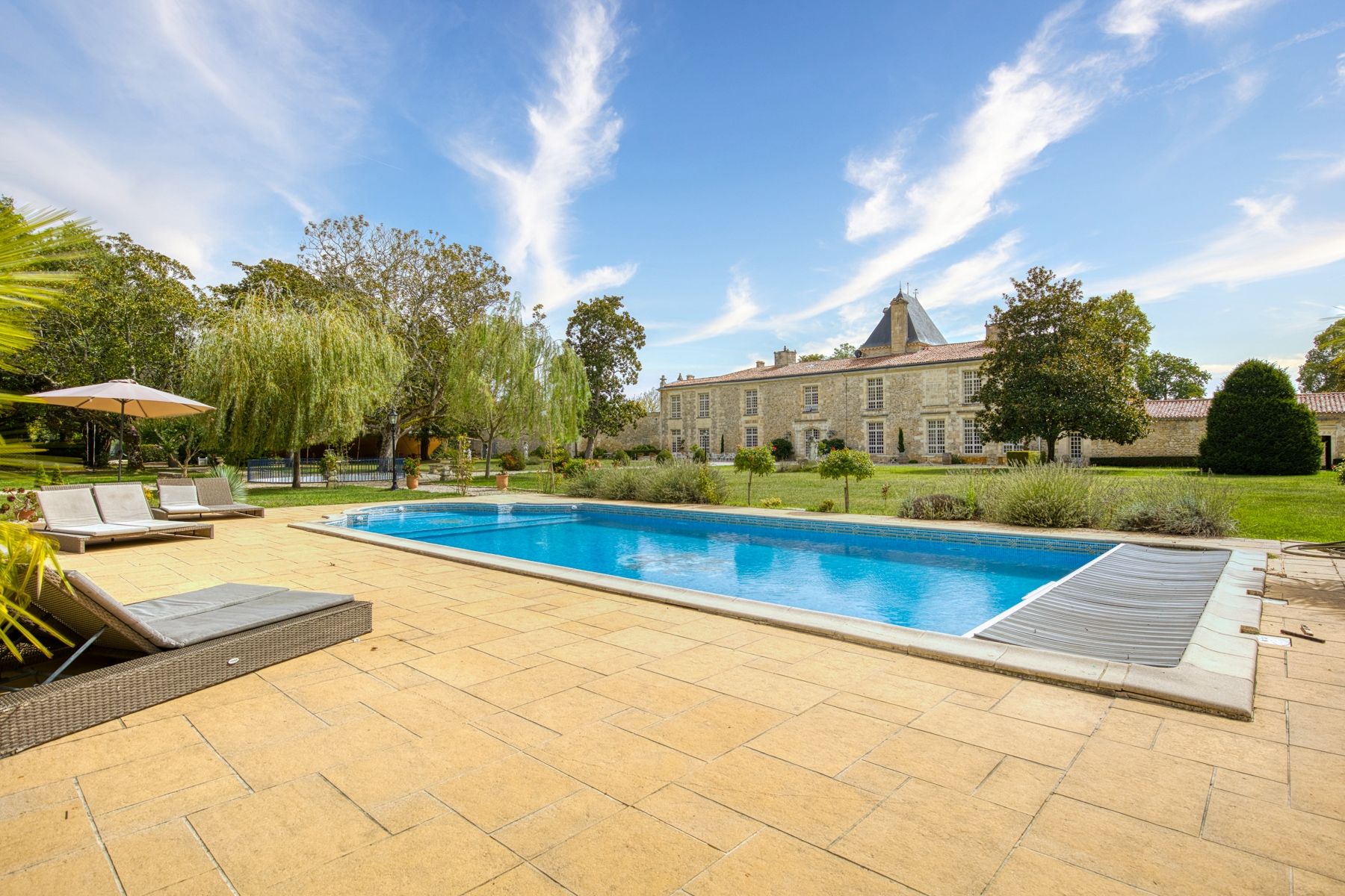 wine estate 40 Rooms for sale on BORDEAUX (33000)