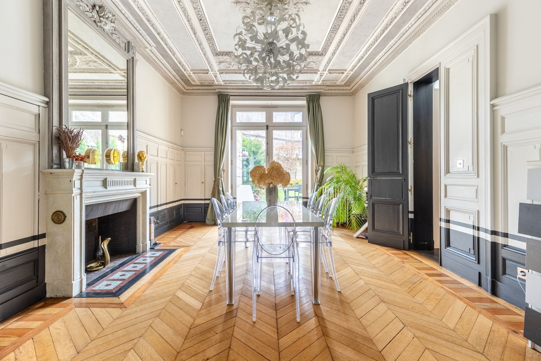 mansion (hôtel particulier) 9 Rooms for sale on BORDEAUX (33000)