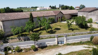 wine estate 15 Rooms for sale on BORDEAUX (33000)