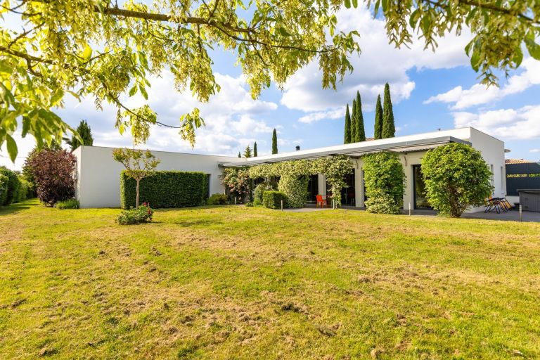 house 7 Rooms for sale on BORDEAUX (33000)