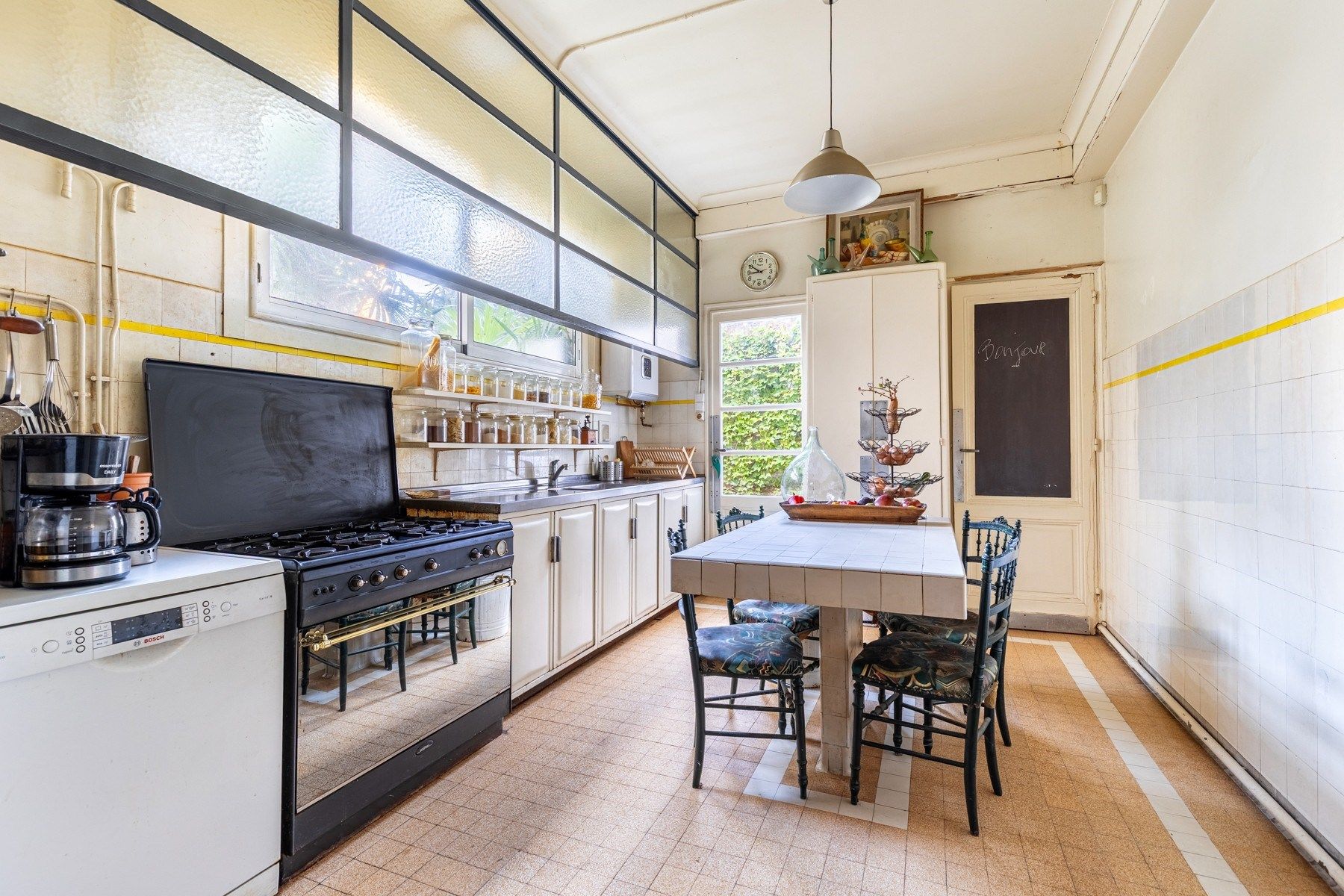 house 9 Rooms for sale on BORDEAUX (33000)