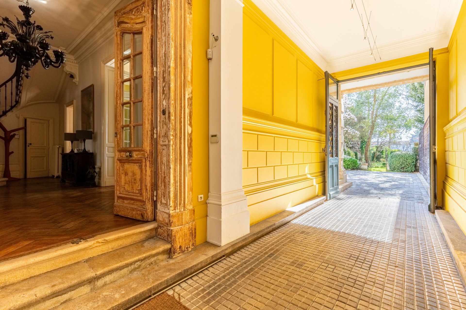 house 15 Rooms for sale on BORDEAUX (33000)