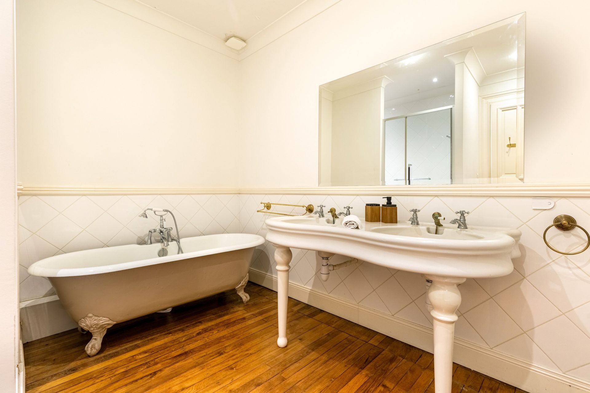 house 15 Rooms for sale on BORDEAUX (33000)