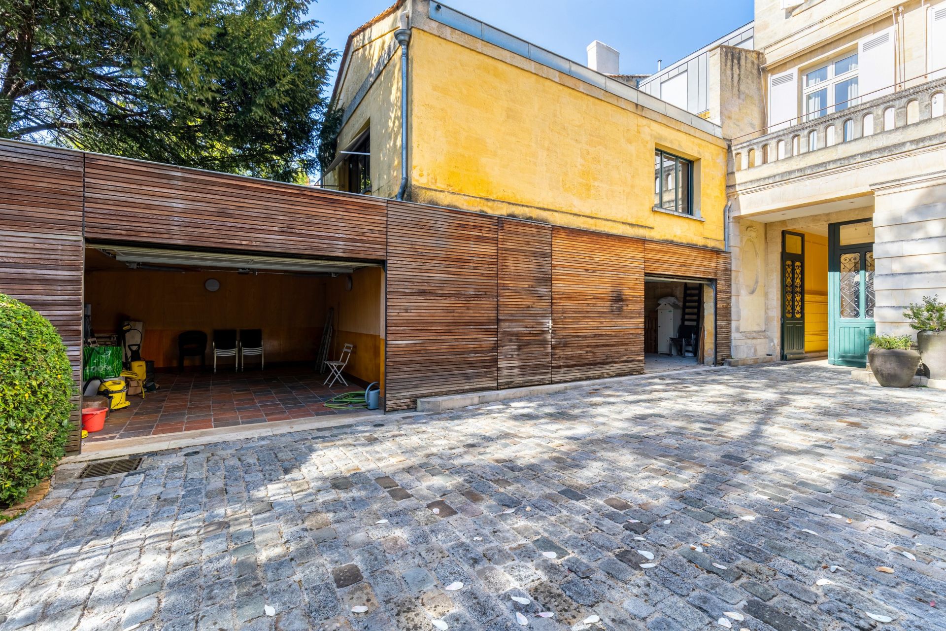 house 15 Rooms for sale on BORDEAUX (33000)