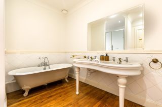 house 15 Rooms for sale on BORDEAUX (33000)