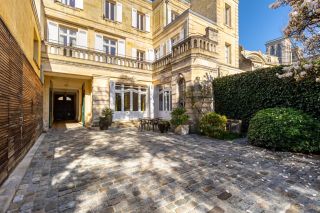 house 15 Rooms for sale on BORDEAUX (33000)