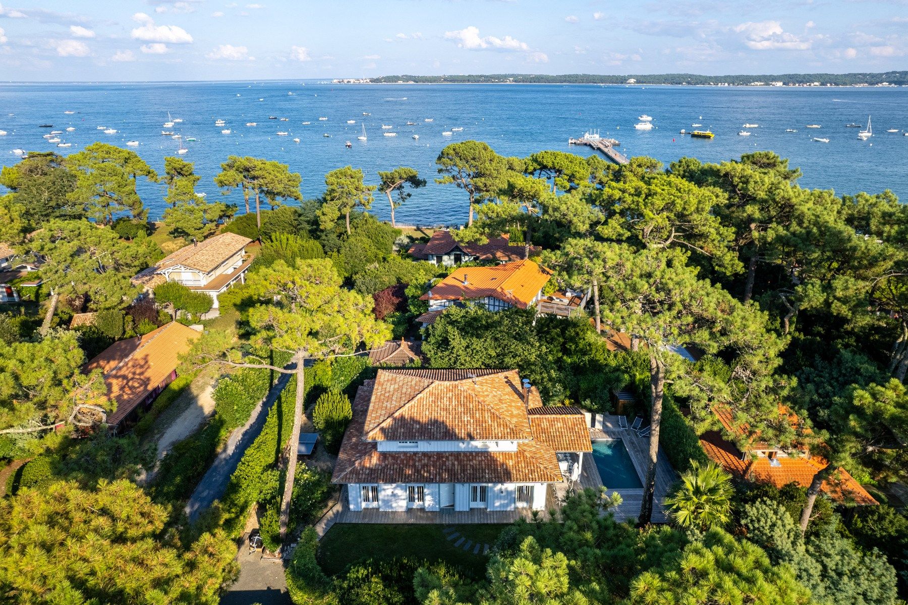house 5 Rooms for sale on CAP FERRET (33970)