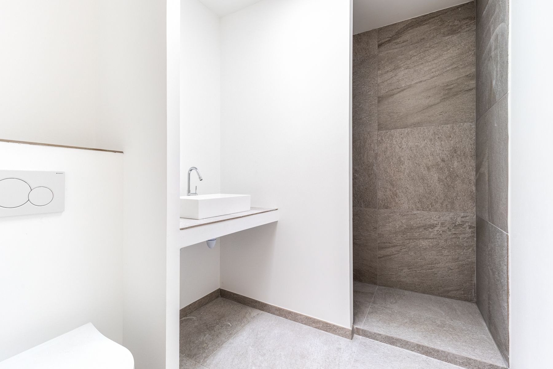 apartment 6 Rooms for sale on BORDEAUX (33000)