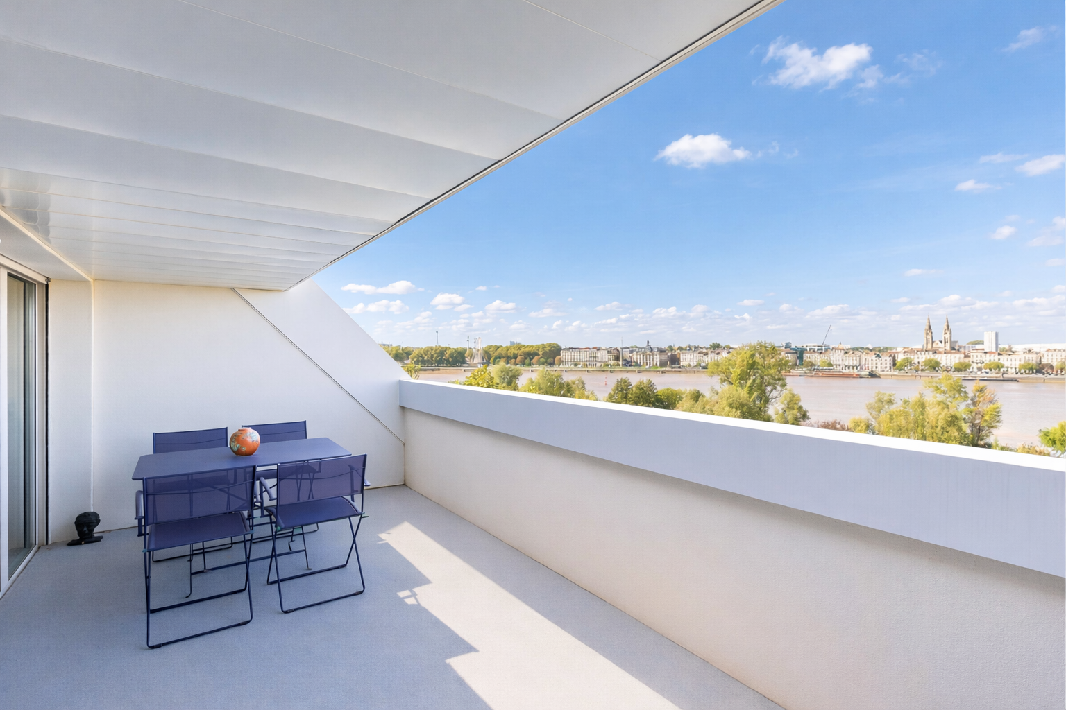 apartment 4 Rooms for sale on BORDEAUX (33000)