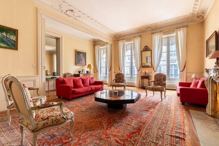apartment 8 Rooms for sale on BORDEAUX (33000)