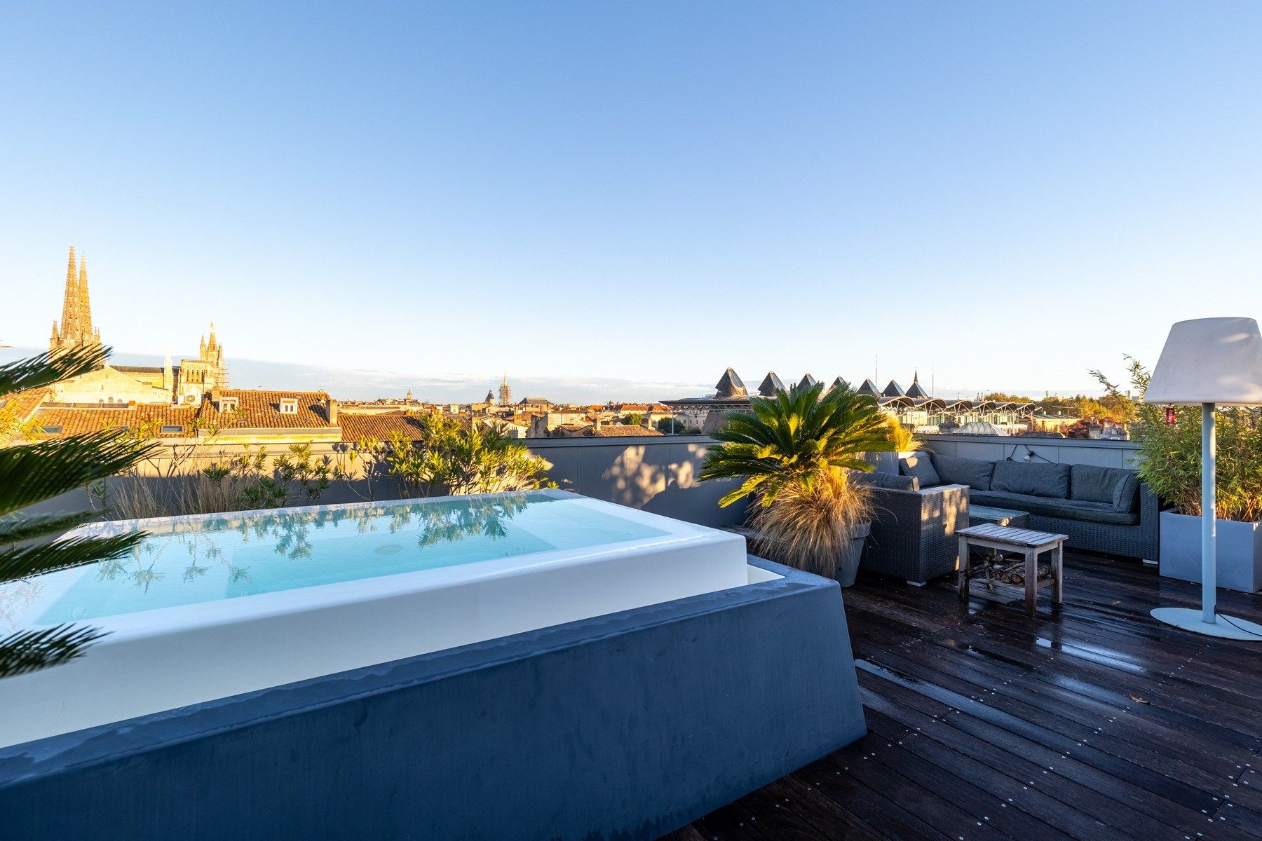 apartment 6 Rooms for sale on BORDEAUX (33000)