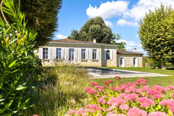 Sale Castle Bordeaux 12 Rooms 420 m²