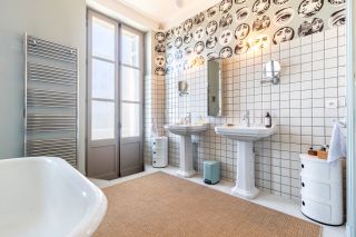 house 8 Rooms for sale on BORDEAUX (33000)