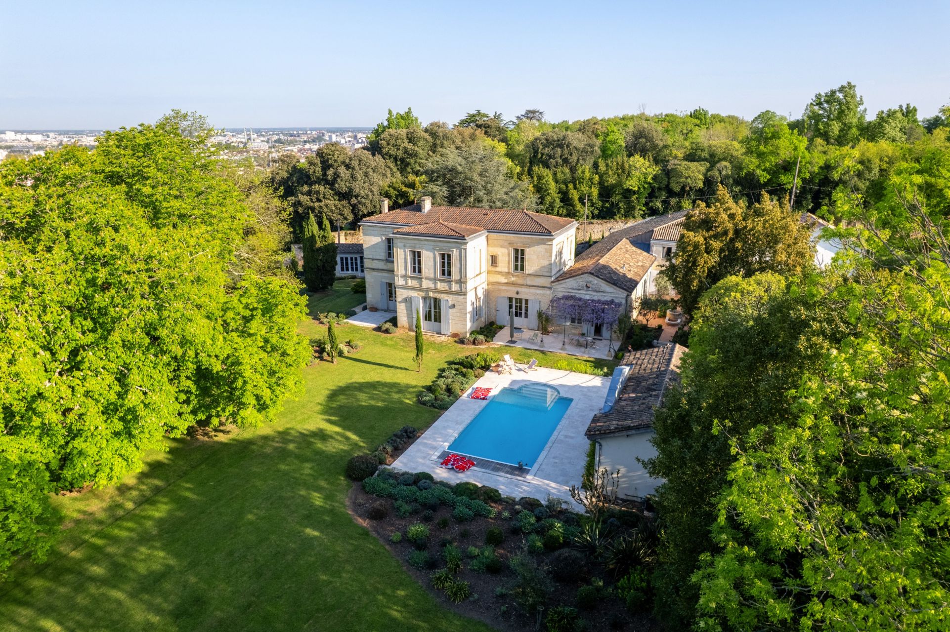 propriété 12 Pièces en vente sur BORDEAUX (33000)