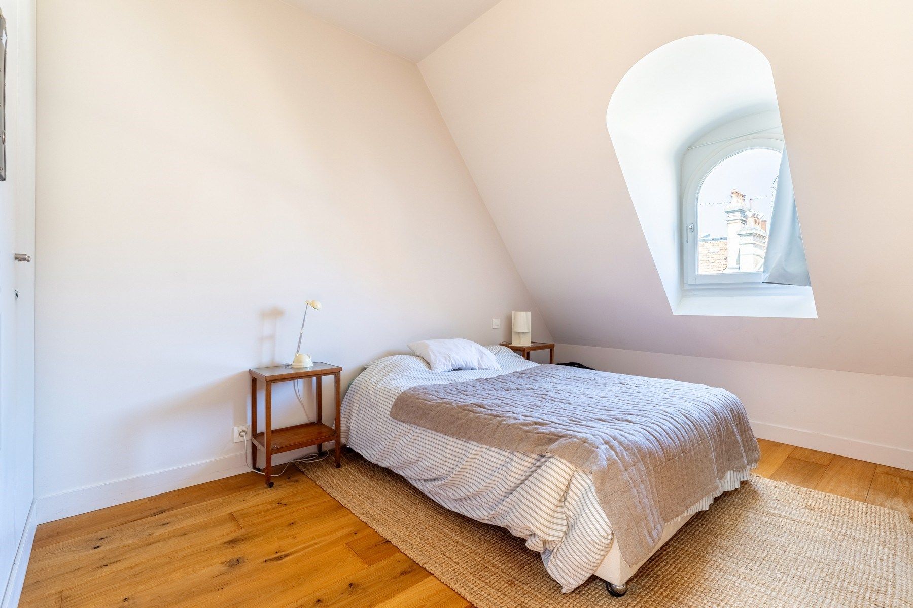 apartment 4 Rooms for sale on BORDEAUX (33000)