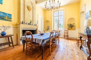 castle 12 Rooms for sale on BORDEAUX (33000)