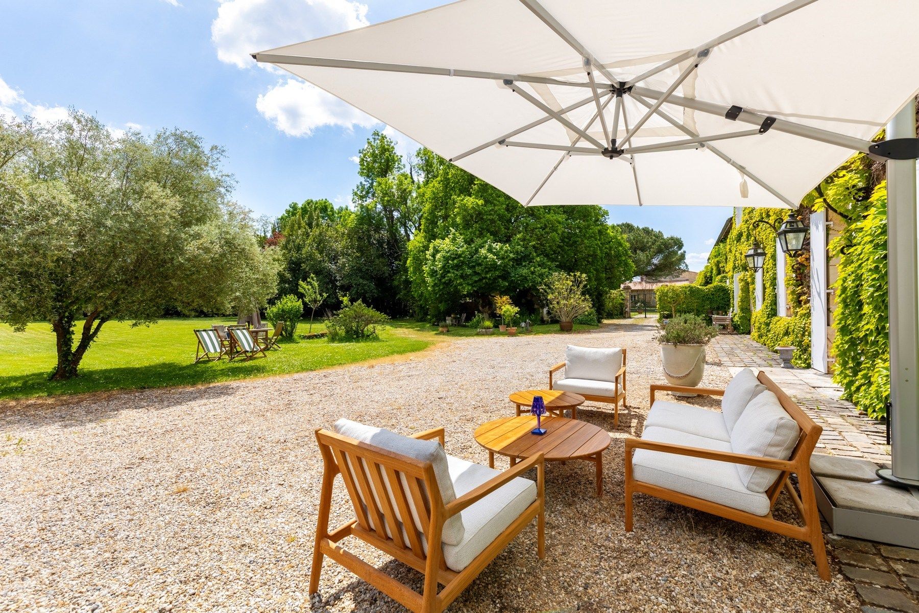 castle 12 Rooms for sale on BORDEAUX (33000)