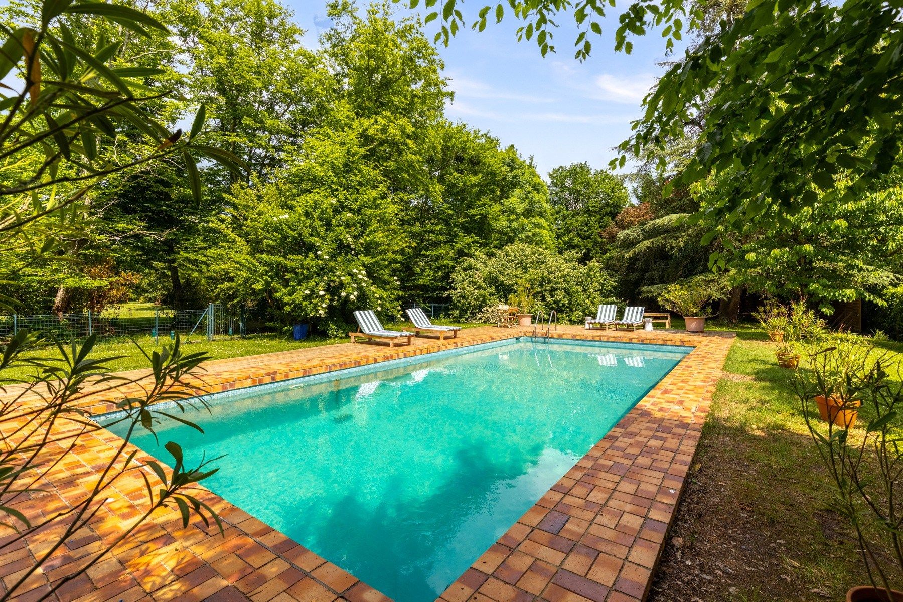 castle 12 Rooms for sale on BORDEAUX (33000)