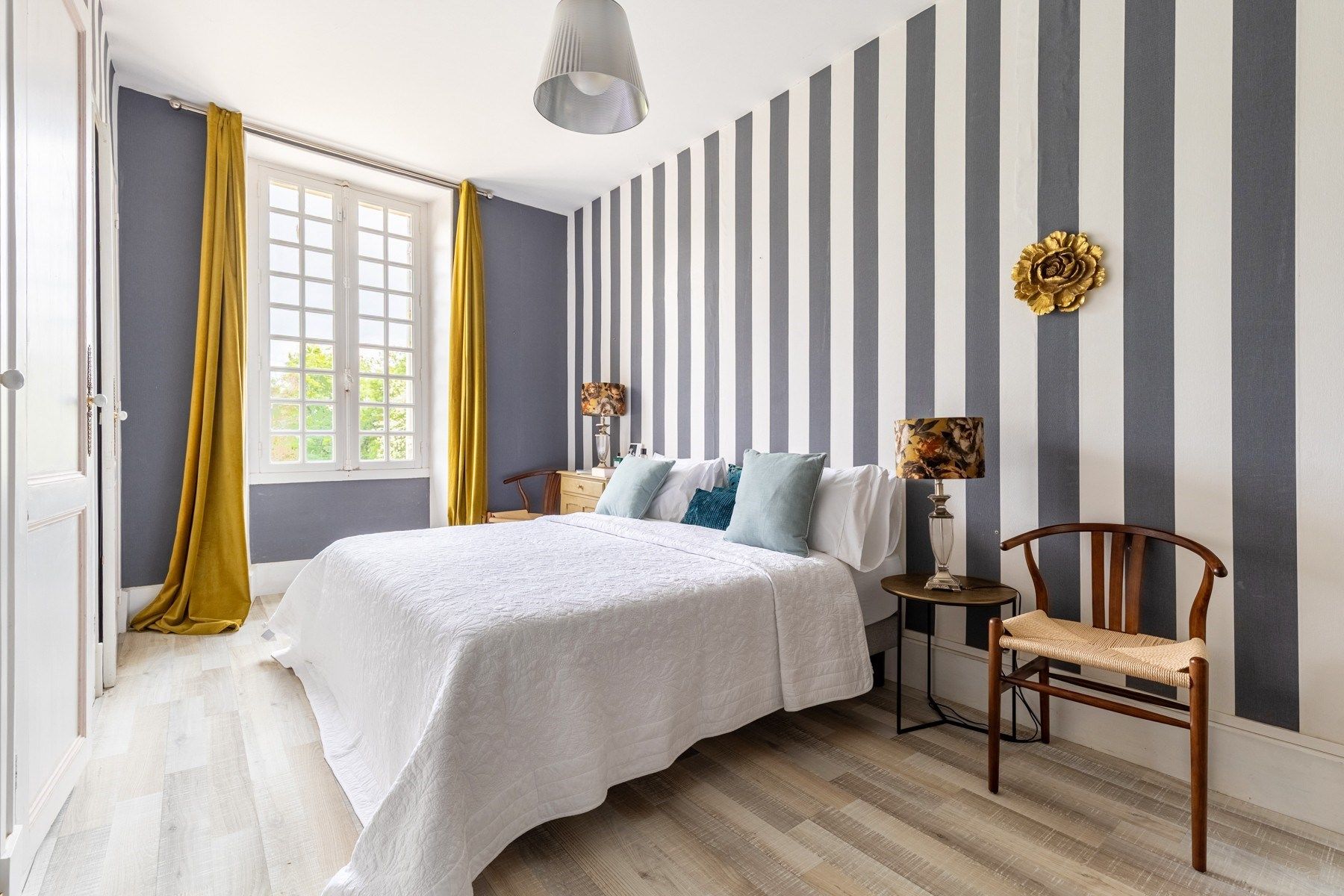 castle 12 Rooms for sale on BORDEAUX (33000)