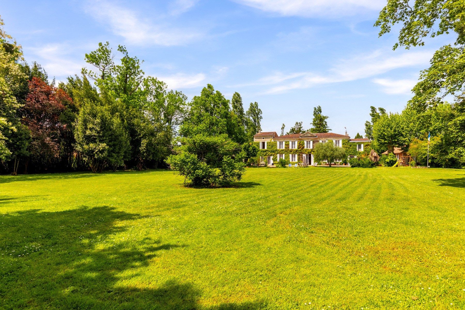 castle 12 Rooms for sale on BORDEAUX (33000)