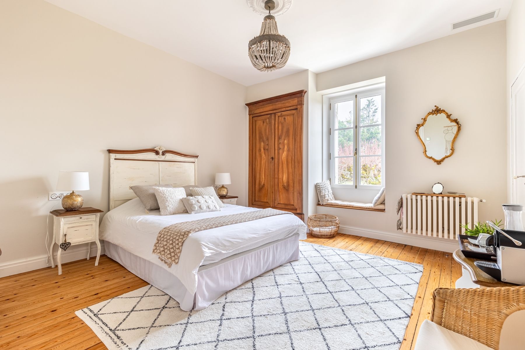 castle 14 Rooms for sale on BORDEAUX (33000)