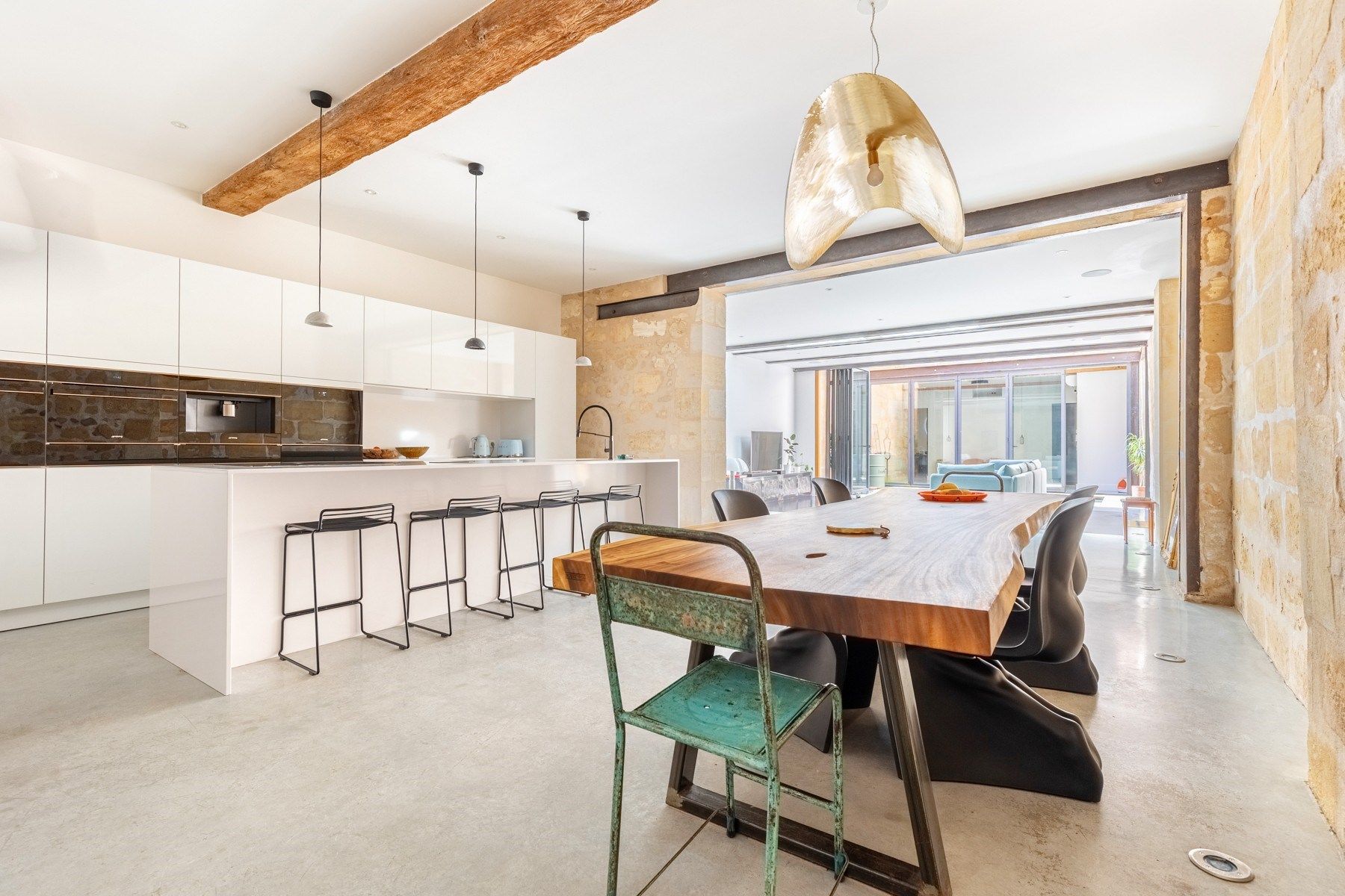 apartment 8 Rooms for sale on BORDEAUX (33000)