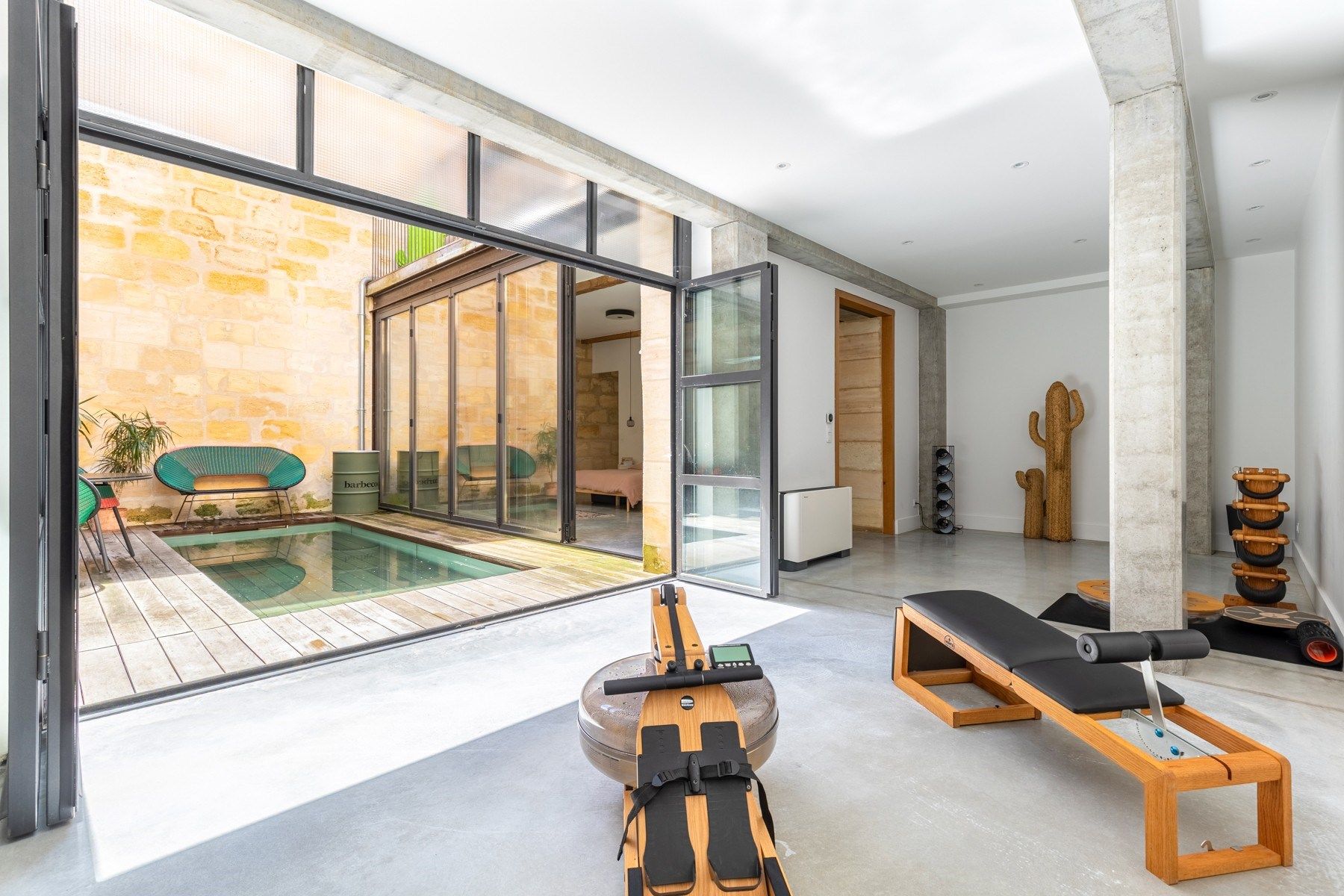 apartment 8 Rooms for sale on BORDEAUX (33000)