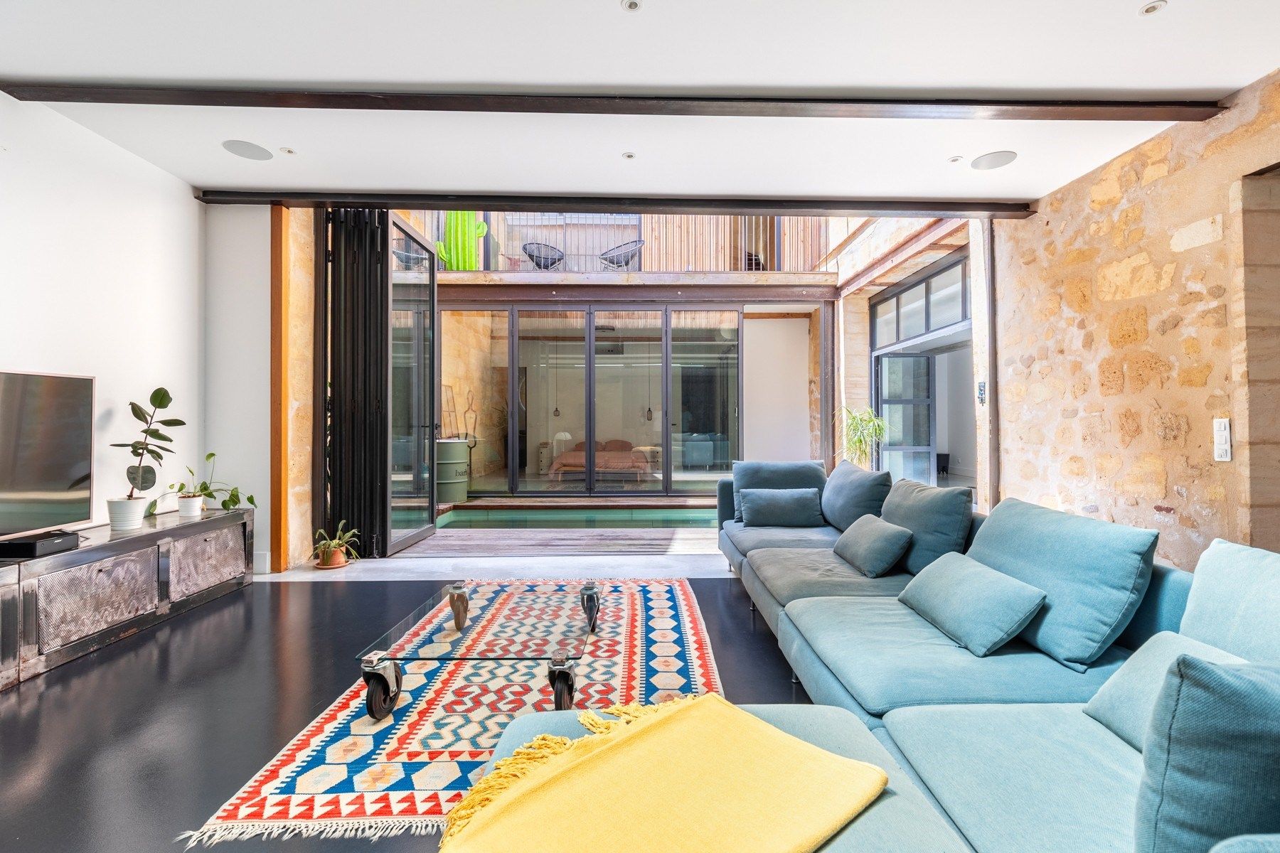 apartment 8 Rooms for sale on BORDEAUX (33000)