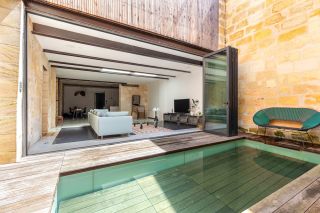 apartment 8 Rooms for sale on BORDEAUX (33000)