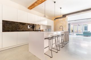 apartment 8 Rooms for sale on BORDEAUX (33000)