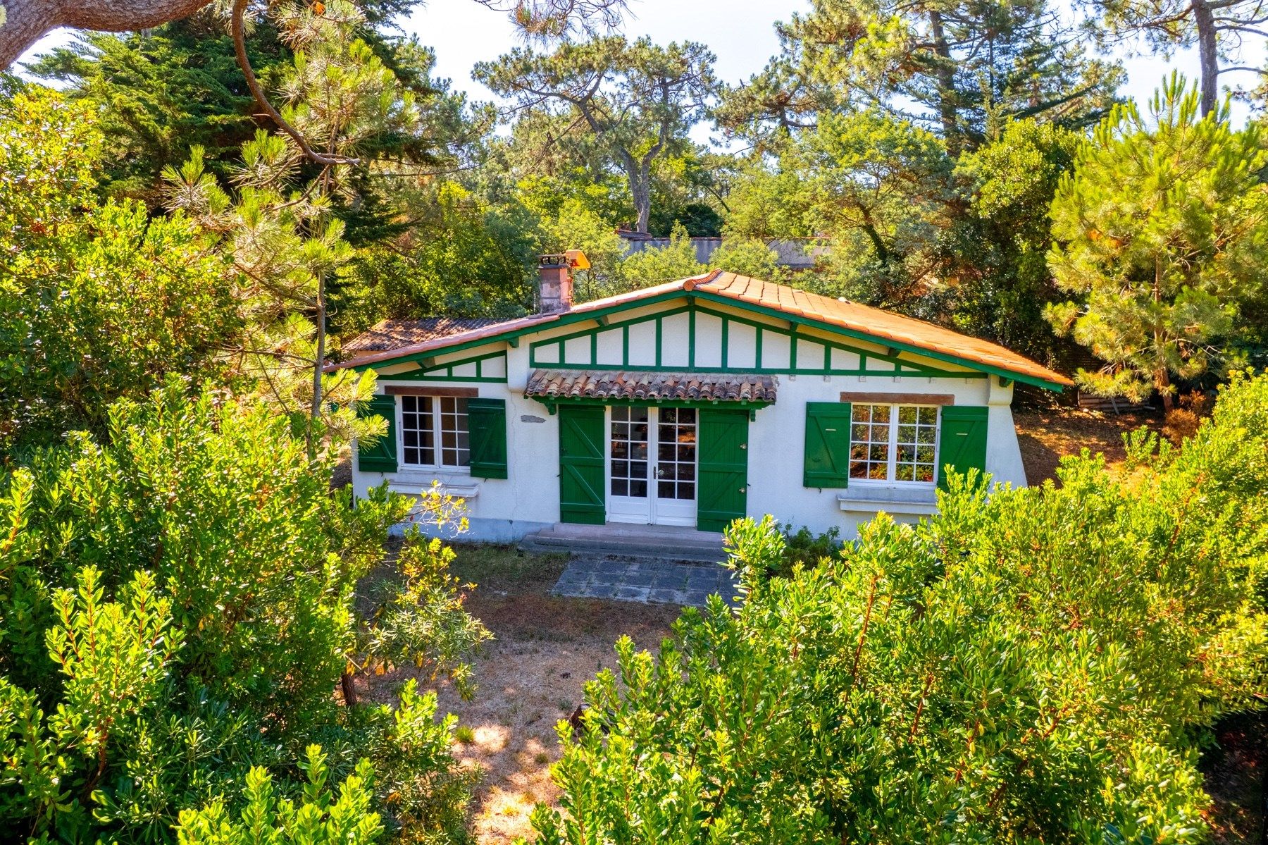 house 5 Rooms for sale on CAP FERRET (33970)