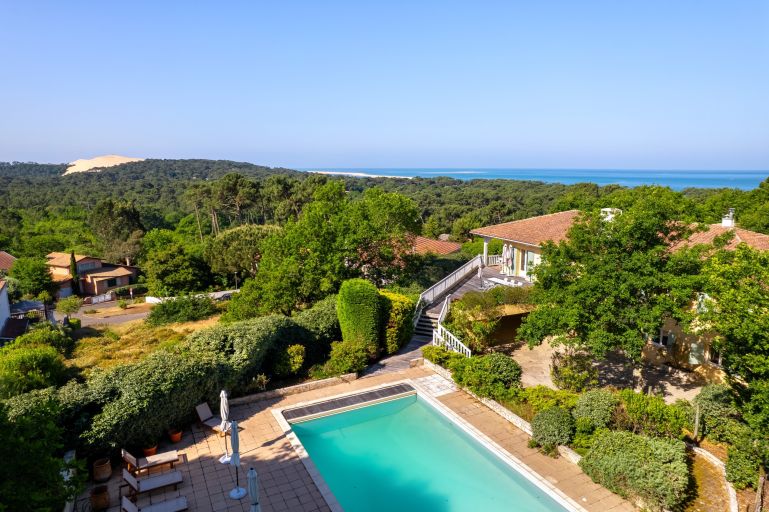 house 8 Rooms for sale on PYLA SUR MER (33115)