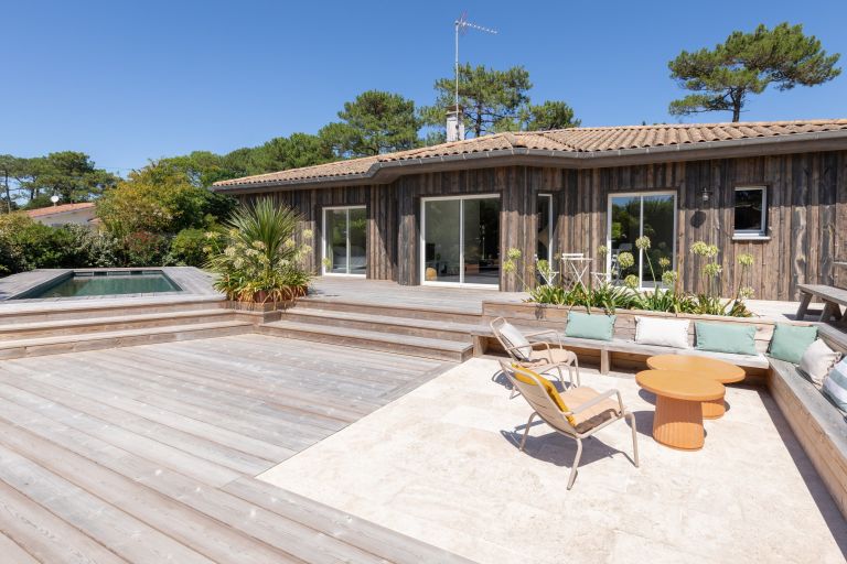 house 7 Rooms for sale on CAP FERRET (33970)