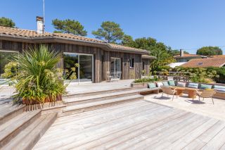 house 7 Rooms for sale on CAP FERRET (33970)